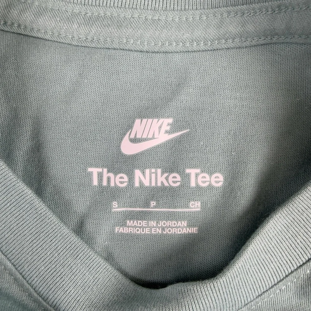 Nike Shirt Mens Small Green The Nike Tee Embroidered Swoosh Logo Cotton Crewneck